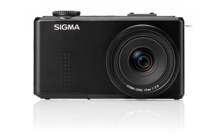 SIGMA Digitalkamera: Business Punk verlost die DP1 Merrill