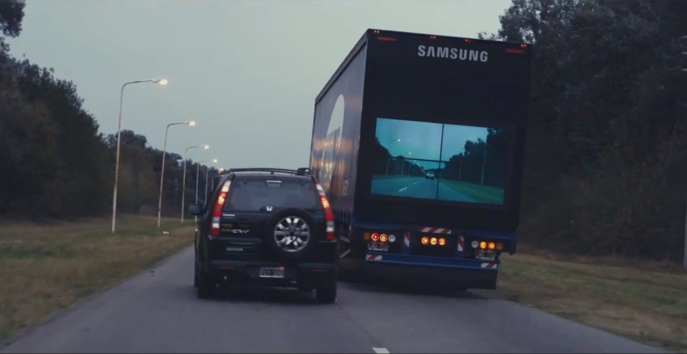 Virale Kampagne: Samsung lässt Trucks transparent werden