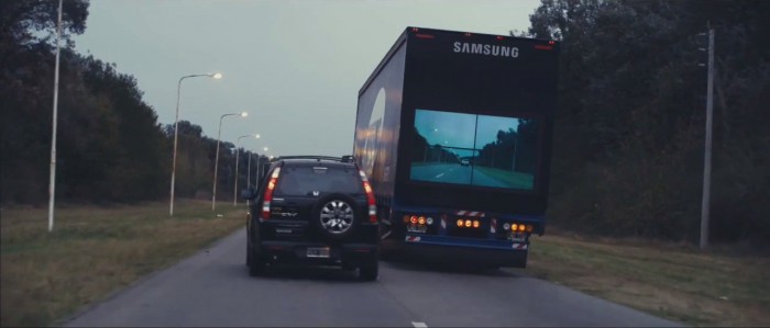 Virale Kampagne: Samsung lässt Trucks transparent werden