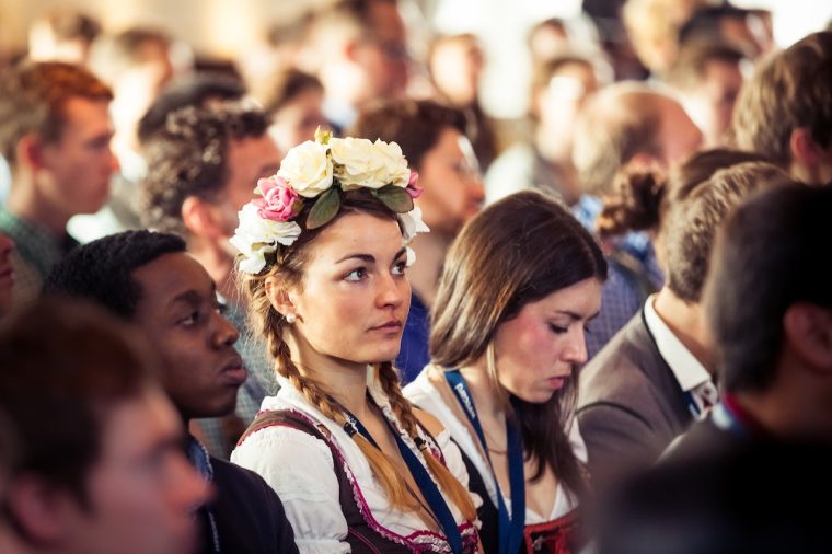 Oktoberfest einmal anders: 3600 Gründer in einem Festzelt