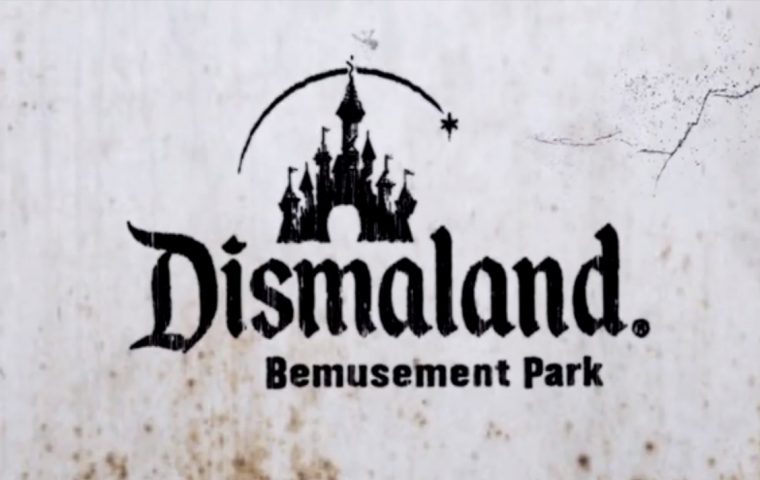 Koffer packen! Der Trailer zu Banksys „Dismaland“ ist da
