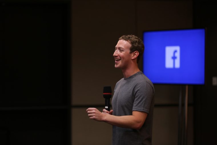 Geldregen: Facebook schenkt jedem UK-Mitarbeiter über eine Million Dollar