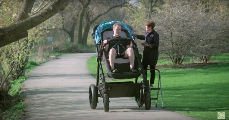Marketing-Gag: Vor dem Kauf den Kinderwagen probefahren