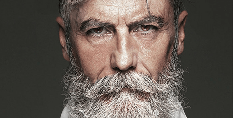 Nie zu spät: Dieser Mann erfüllt sich den Traum vom Modeln im Alter von 60 Jahren