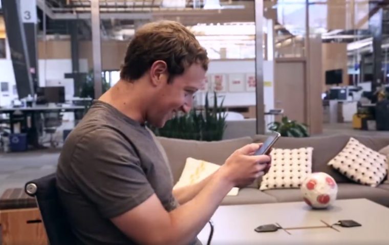 Duell der Giganten: Zuckerberg fordert Neymar bei Emoji-Game heraus