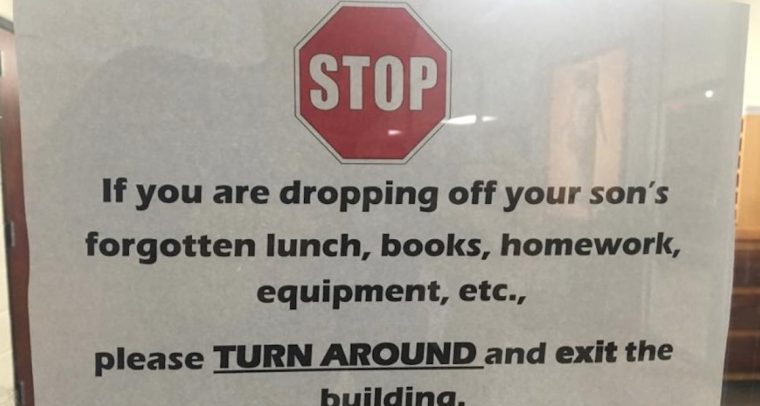 Exit the building: Dieses Schild ist eine klare Ansage an Helikopter-Eltern