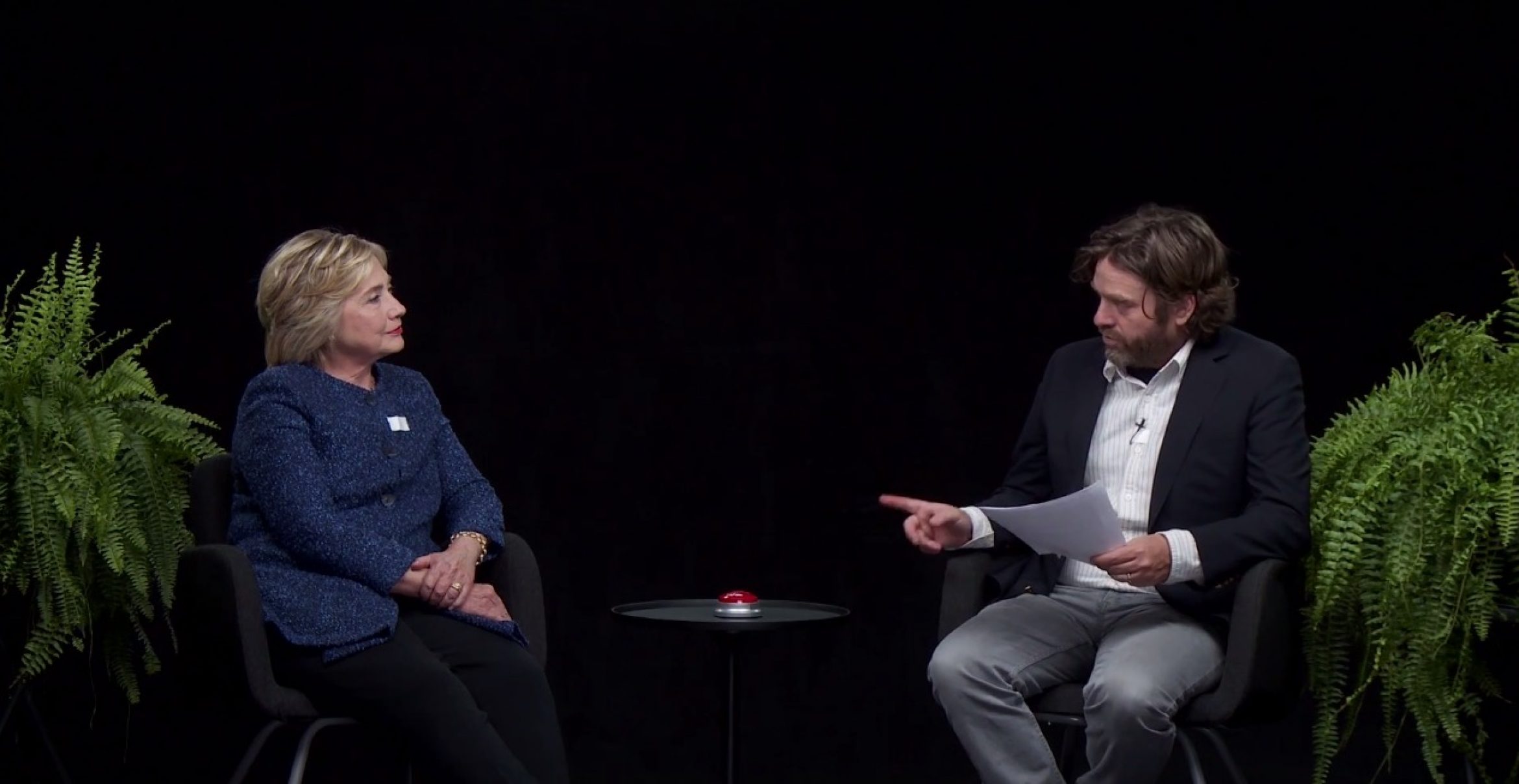 Between Two Ferns: Das nächste legendäre „Interview“ von Zach Galifianakis ist mit… Hillary Clinton