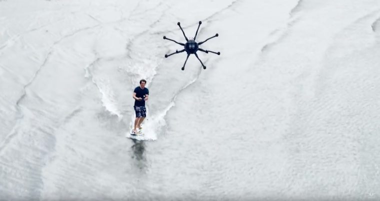 An alle Wellenreiter und die es werden wollen: Drone Surfing ist der neue Trendsport