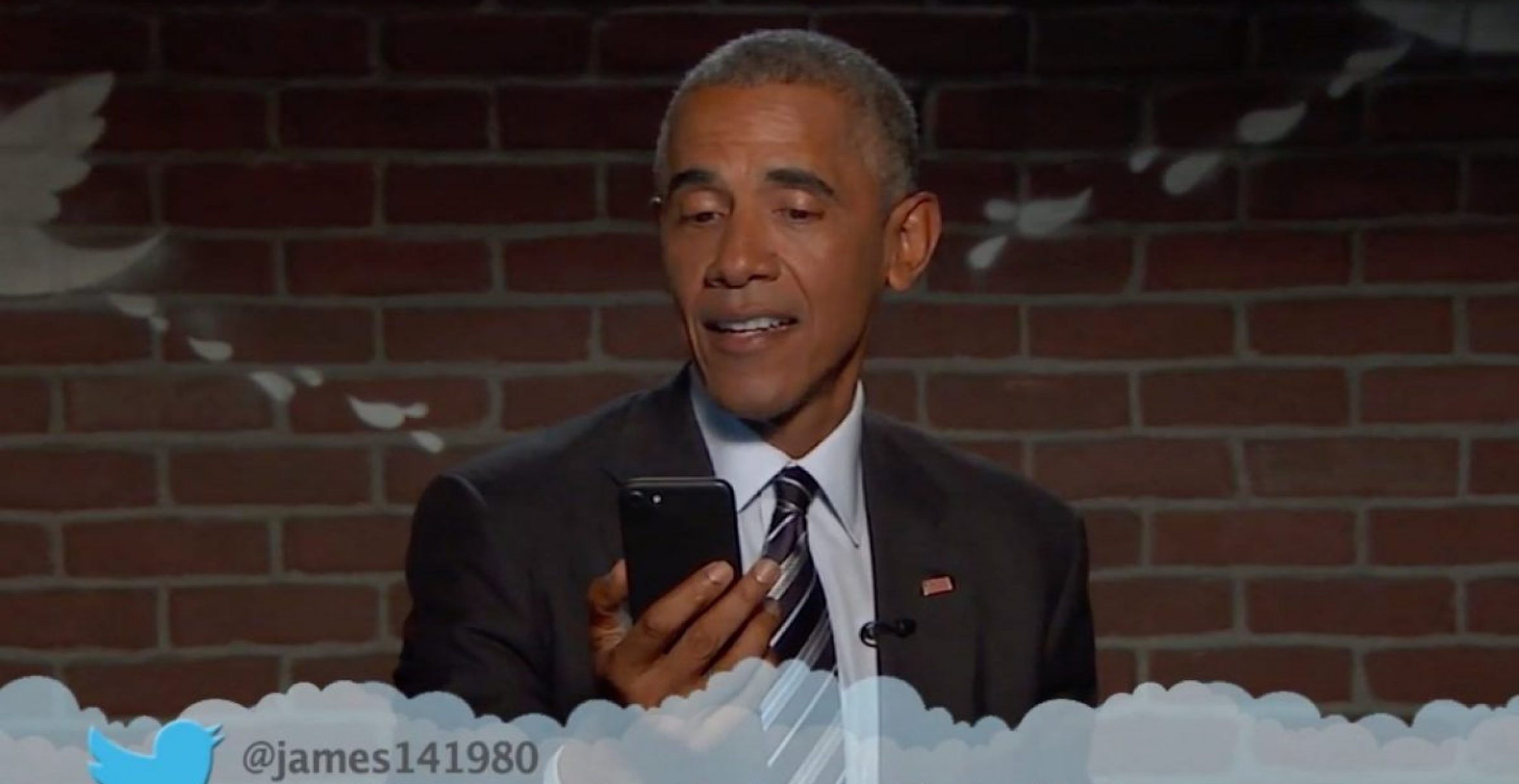 Burn: Barack Obama vernichtet Trump in der aktuellen Folge von “Mean Tweets“