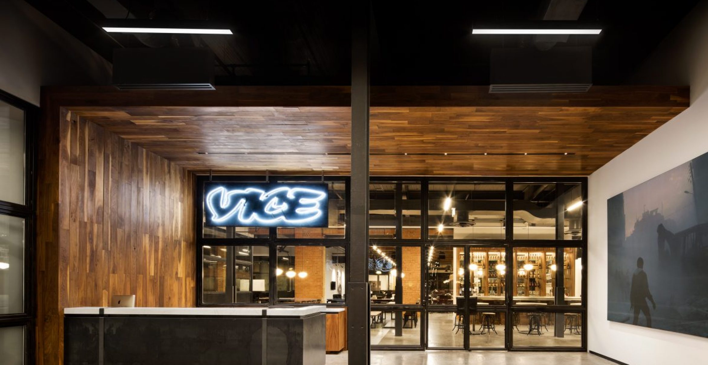 Kinosaal und Hausbar: Im neuen VICE-Office in Toronto kann man es sich gemütlich machen