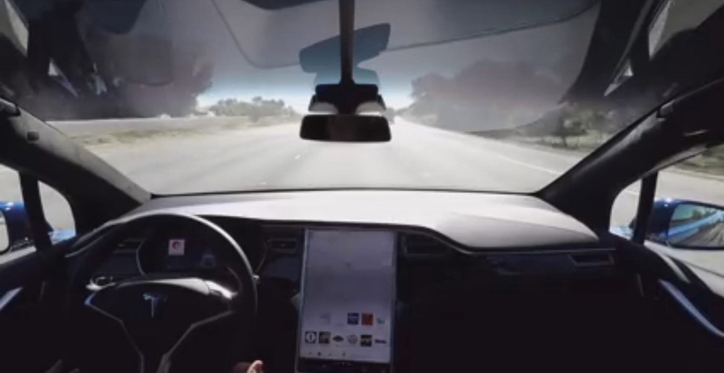 Dieser Tesla, der komplett autonom zur Arbeit fährt, ist alles, was ihr heute sehen möchtet