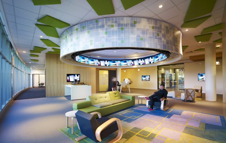 Microsoft Office in Sydney: Grünes Interior Design trifft Retrolook der 50er Jahre