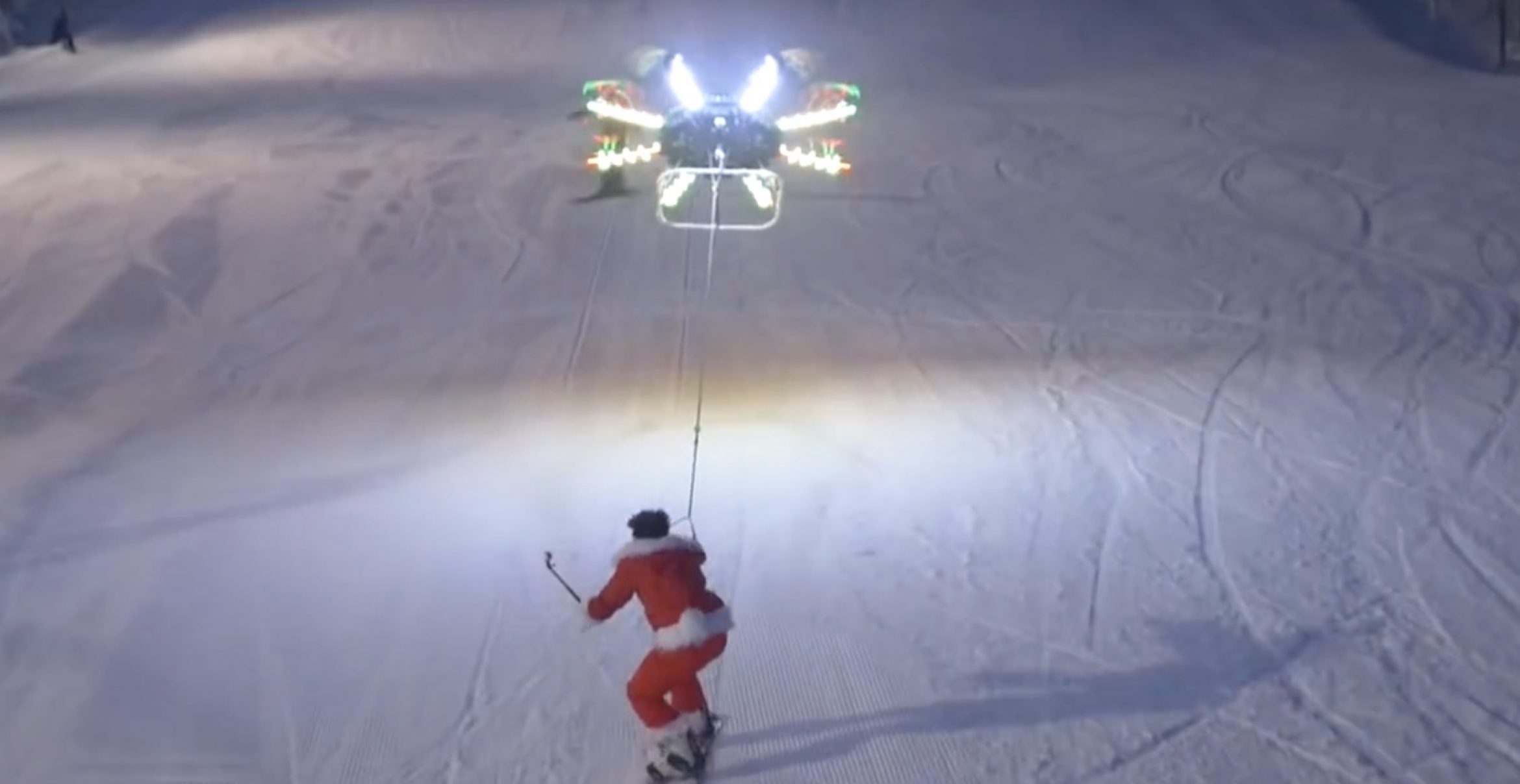 Human Flying Drone: Neistat lässt sich von selbstgebauter Drohne durch die Luft ziehen