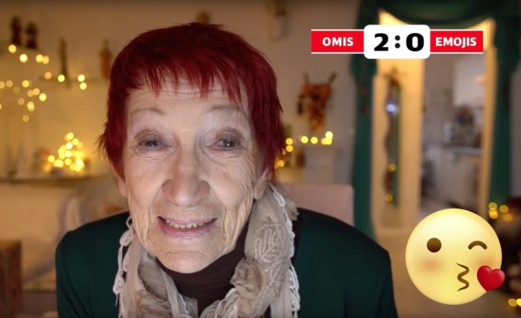 Deutsche Bahn Weihnachtsspot: Diese Omis sagen den Emojis den Kampf an