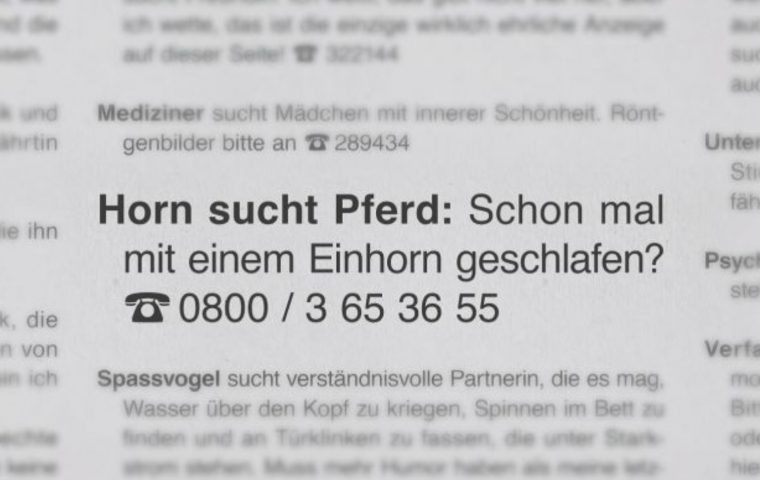 “Horn sucht Pferd“: dm versucht mit gewagter Outdoor-Kampagne Verkäufer zu locken