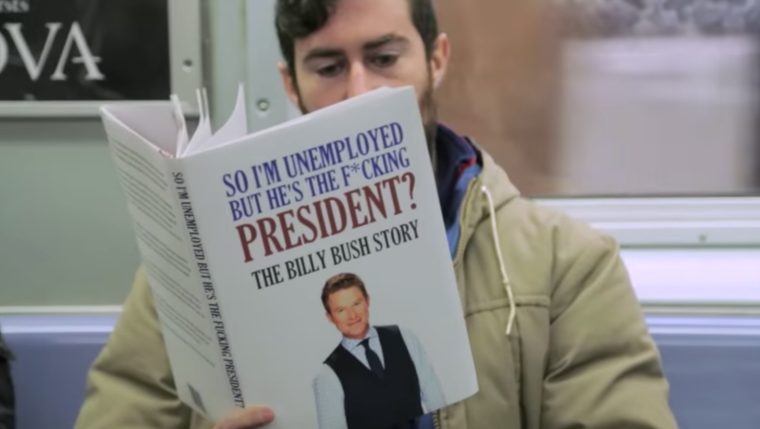 “Trump that Book“: Neue Fake-Bücher in der New Yorker U-Bahn sorgen für irritierte Blicke