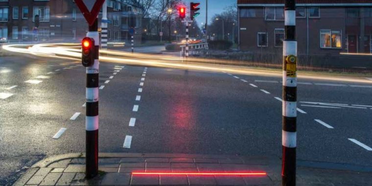 Safety first: Eine niederländische Kleinstadt testet extra Ampelanzeigen für Smombies