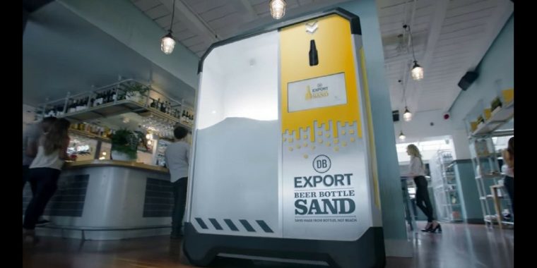 Sand aus Glas: Diese Maschine recycelt Bierflaschen und schont die Umwelt