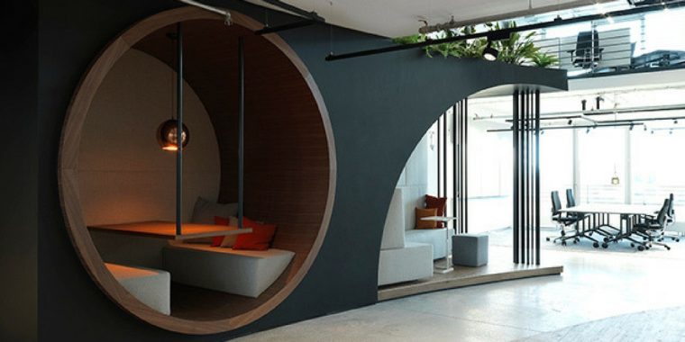 Open Spaces, Lounges und eine zwölf Meter-Bar: So arbeitet es sich in der Allianz Global Digital Factory