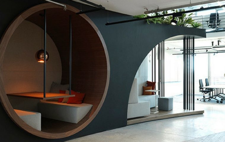 Open Spaces, Lounges und eine zwölf Meter-Bar: So arbeitet es sich in der Allianz Global Digital Factory