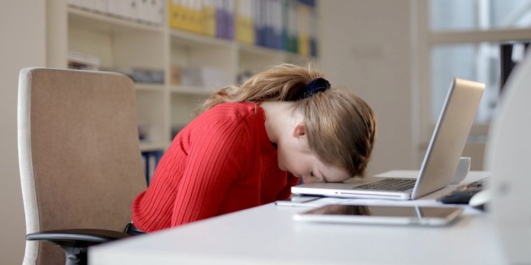 Zehn völlig ernstgemeinte Tricks wie man in Meetings intelligenter wirken kann
