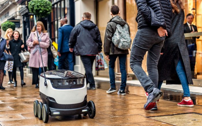 Lieferroboter straßenszene