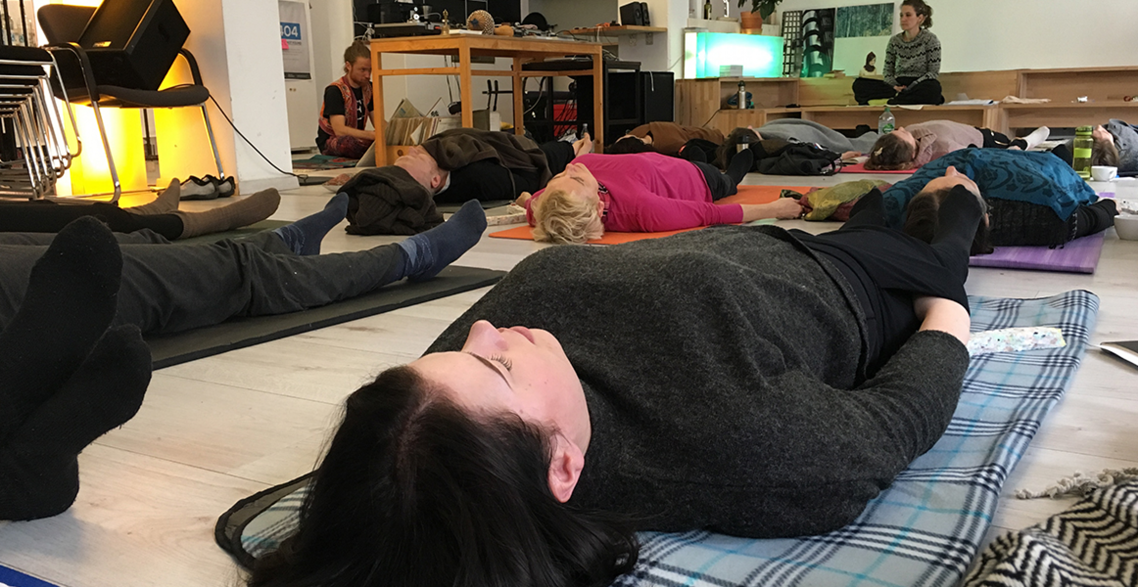 DIY: Dieses Yoga-Seminar legt sich mit dem Kapitalismus an