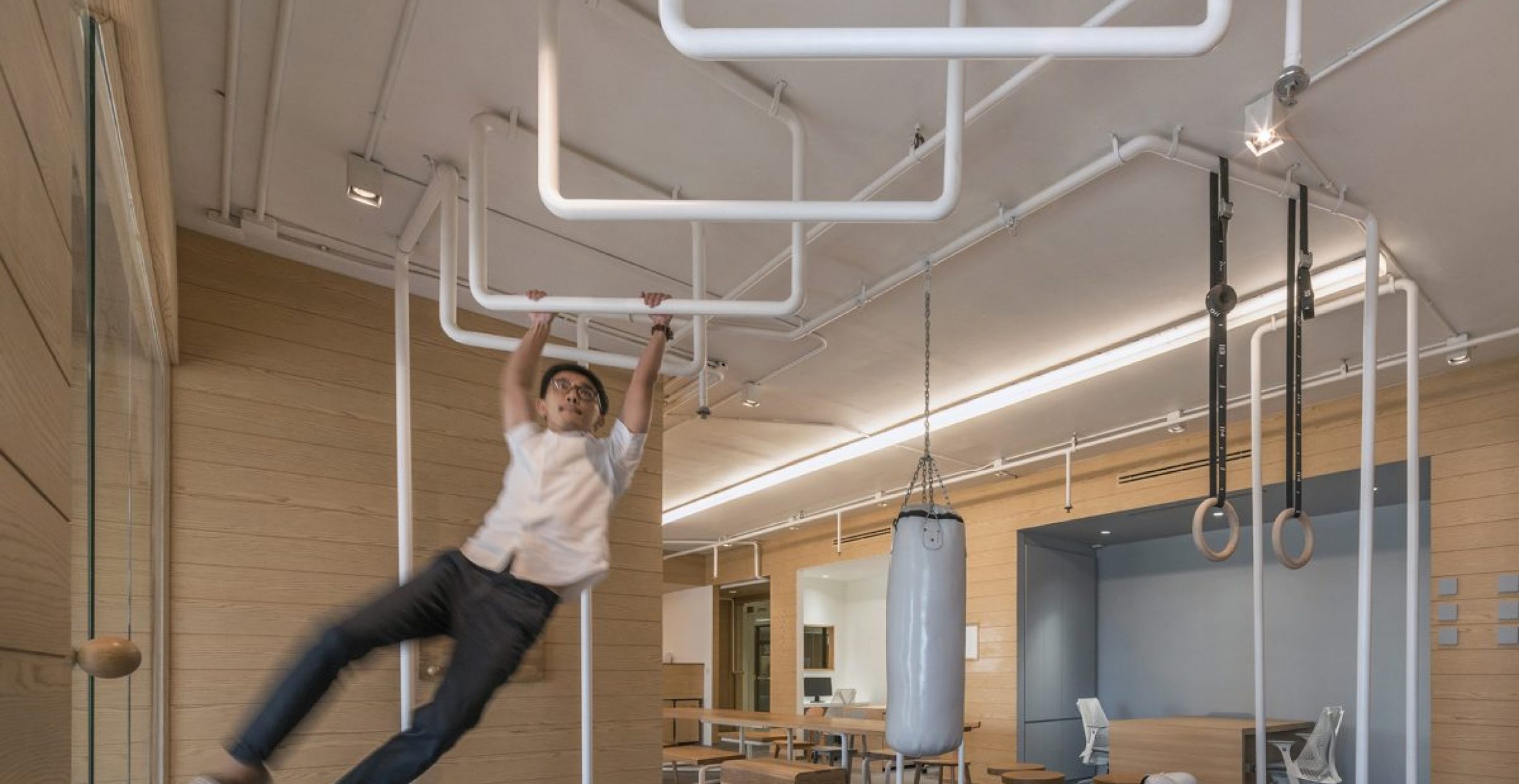 Office Kultur: Boxsäcke und Turnringe sorgen für Work-Life-Fun-Balance