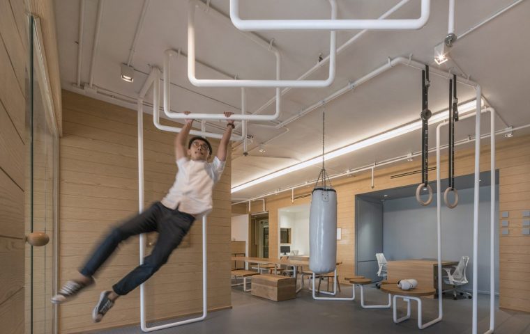 Office Kultur: Boxsäcke und Turnringe sorgen für Work-Life-Fun-Balance