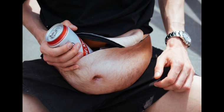 Maximal auffallend: Die erste Bauchtasche mit abnehmbarem Übergewicht
