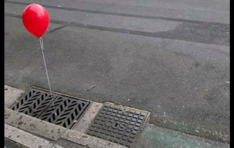 Wtf: Warum in Sydney überall rote Luftballons hängen