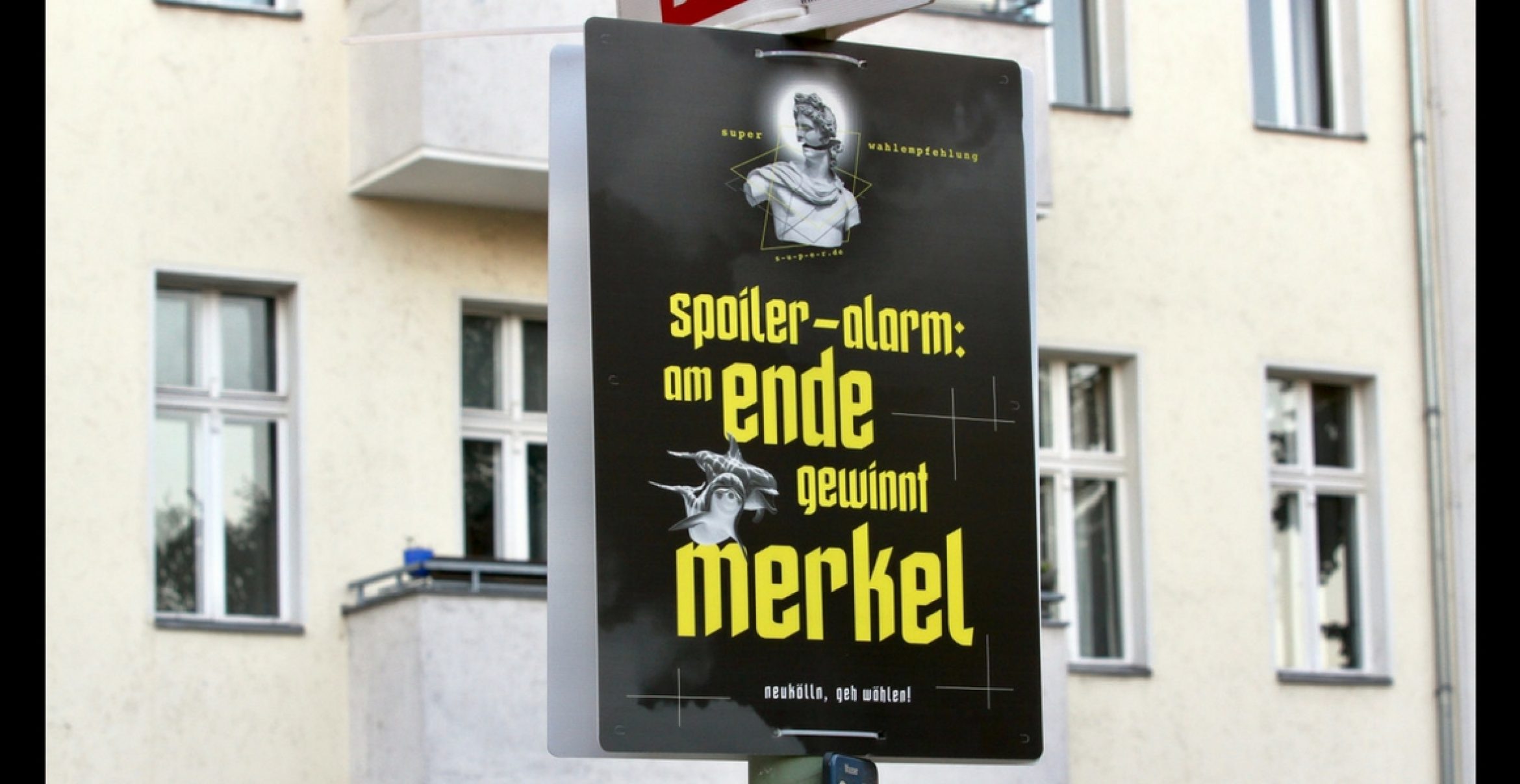 Berliner Agentur wirbt mit drastischen Plakaten für die Bundestagswahl