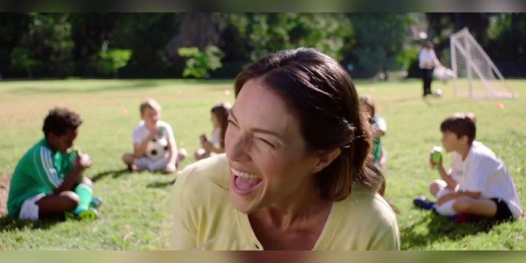 Persiflage: Cannabis-Werbespot veräppelt gekonnt Pharmaindustrie