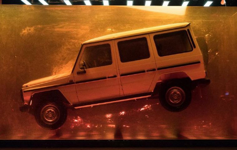 PR-Coup: Mercedes konserviert Automodell in Kunstharz