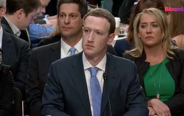 Wird Mark Zuckerberg heute vor dem EU-Parlament gegrillt?