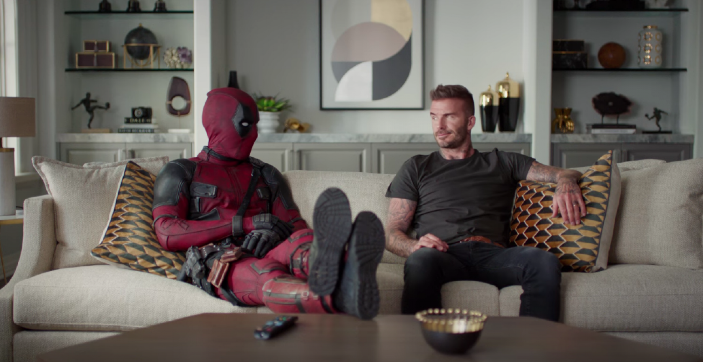 Neuer Promo-Gag: Deadpool entschuldigt sich bei David Beckham