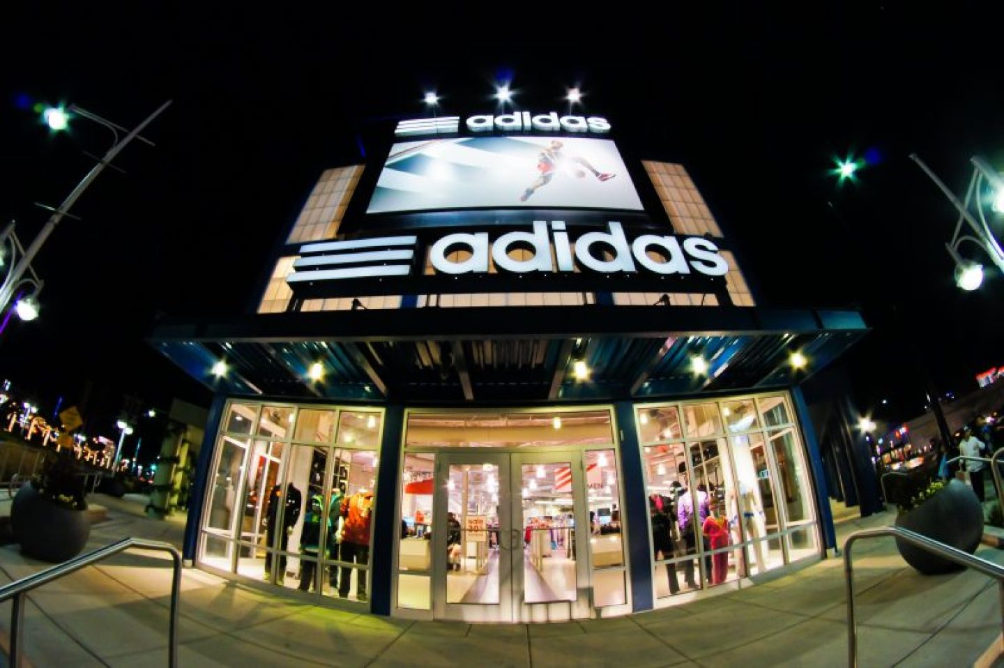 Adidas‘ Triumph: Wie der Sportartikelriese alle Prognosen in den Schatten stellt