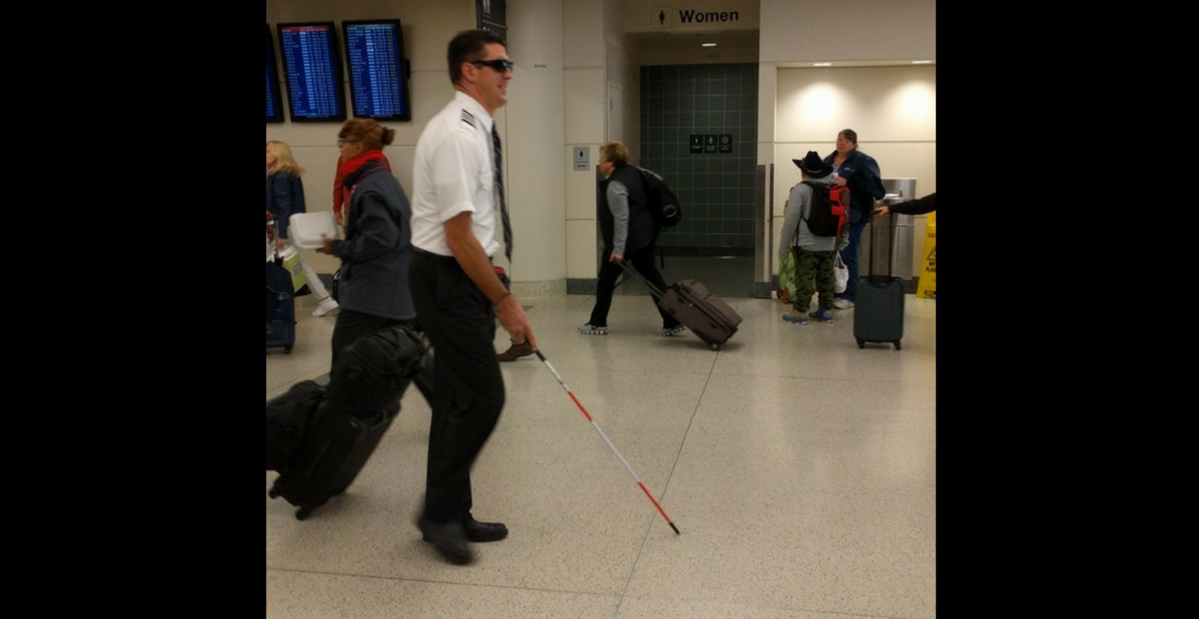 Flughafen-Absurditäten: 14 Bilder, die eure Lachmuskeln in aufrechte Position bringen