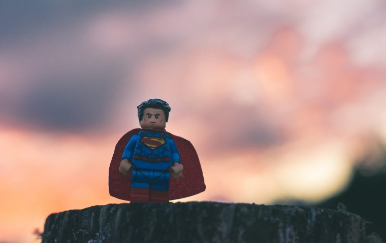 Greenpeace fliegt Superman-Drohne gegen AKW – So fly kann PR sein
