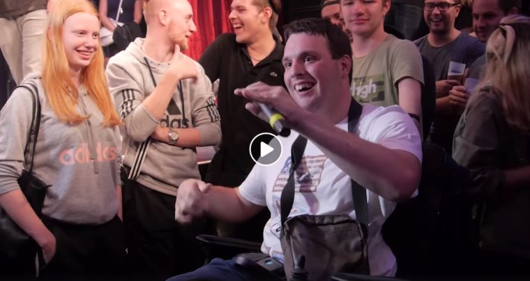 Rapper im Rollstuhl überrollt seinen Gegner mit Behinderten-Punchlines