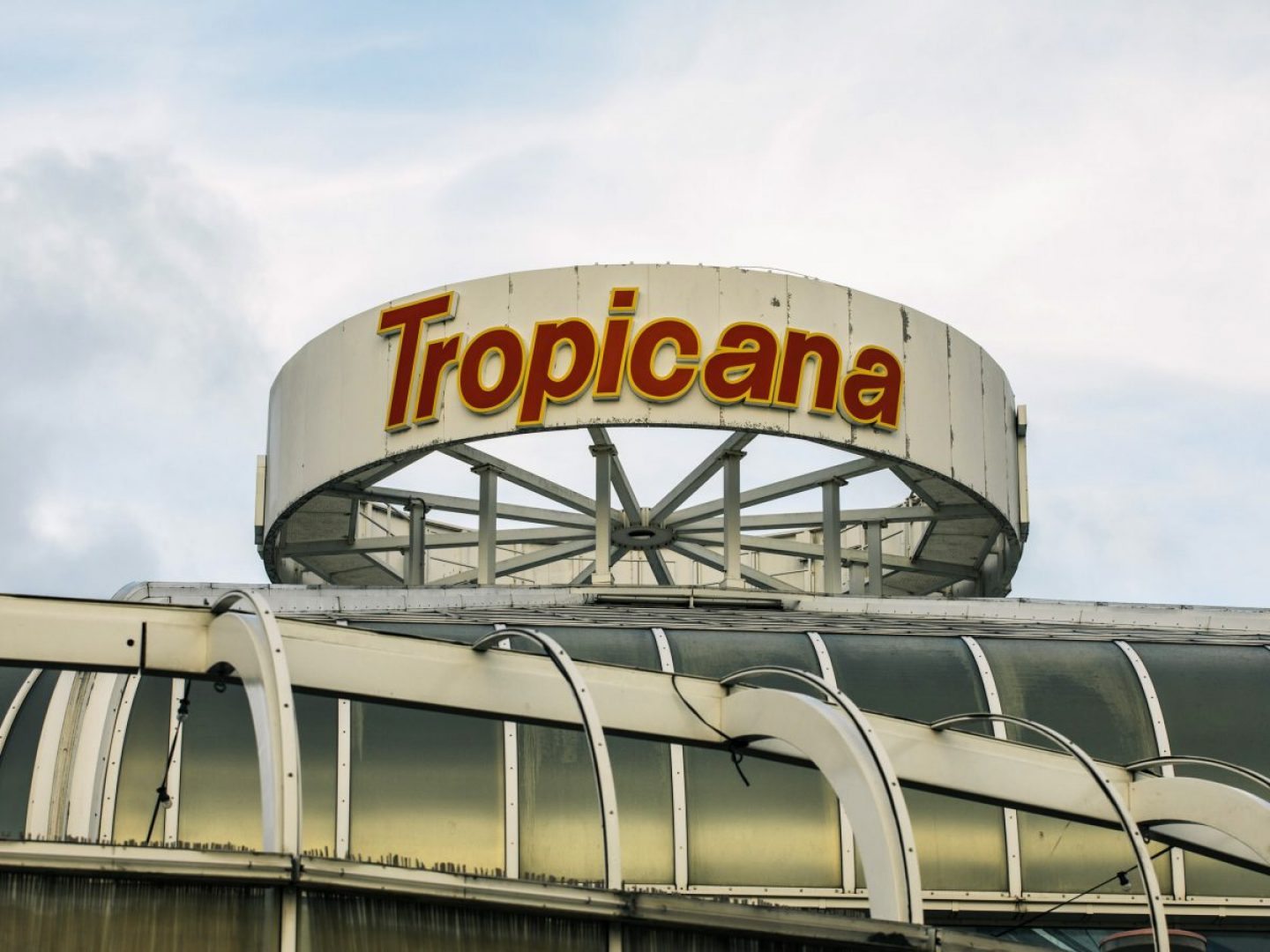 Wie aus einem alten Spaßbad das größte DIY-Projekt in Rotterdam wurde