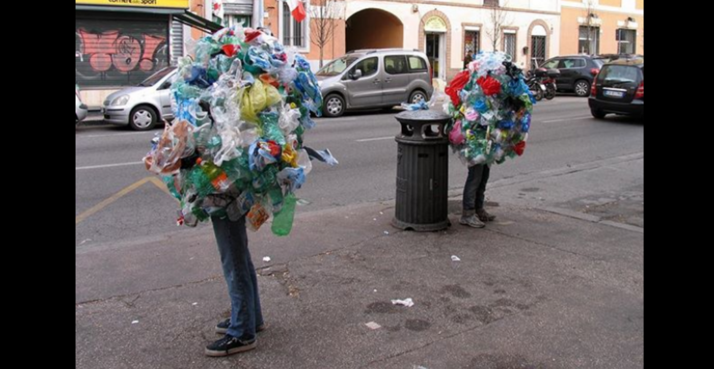 Dieser Künstler stellt lebensechte Installationen auf der ganzen Welt aus