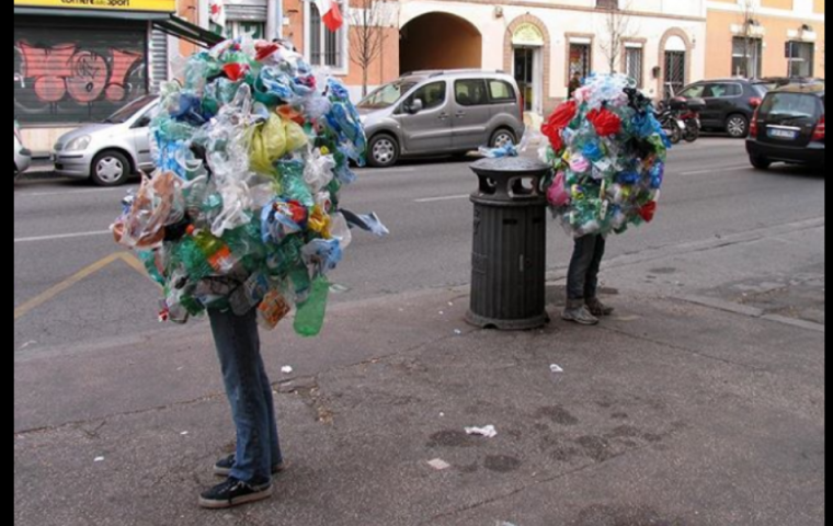 Dieser Künstler stellt lebensechte Installationen auf der ganzen Welt aus