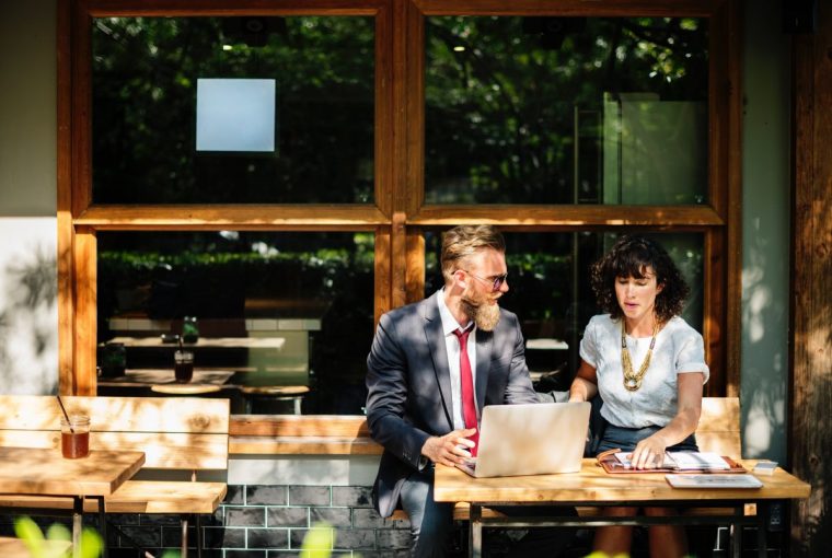 Wegweiser: Dos und Don’ts für ein gelungenes Feedbackgespräch