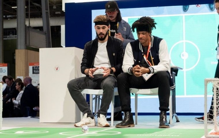 Bei diesem Spiel bewegt sich der Ball nur durch Kraft der Gedanken