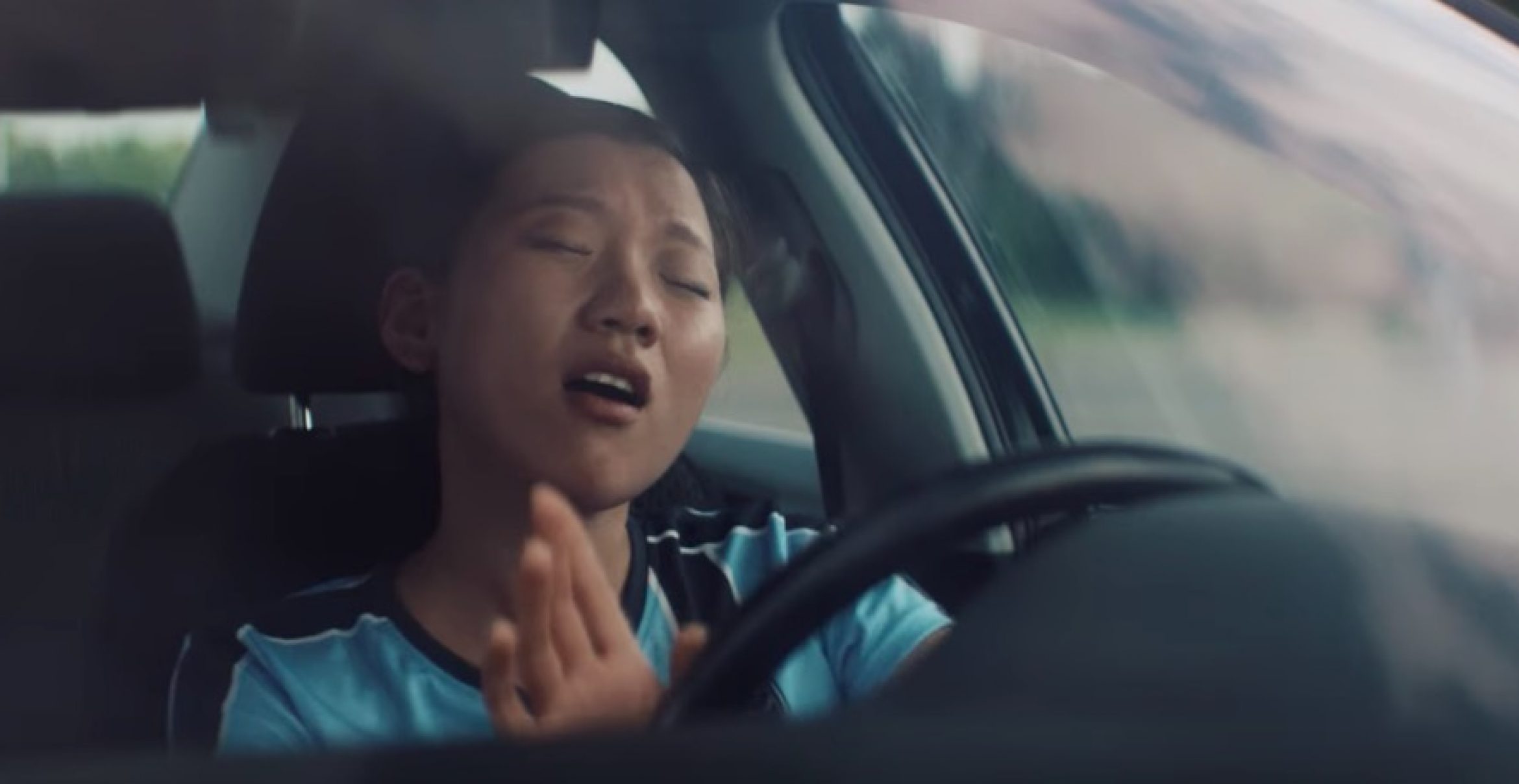 Spotifys neuer Werbespot feiert mitsingende Autofahrer*innen