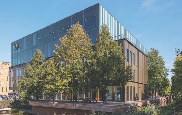 Edge Technologies: Computer aus Holz, Glas und Beton