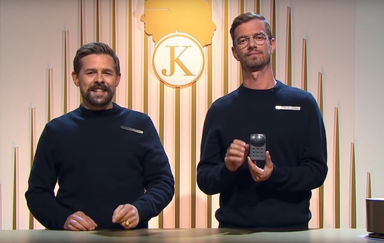 Joko und Klaas verkaufen einen „Entkräfter“-Automaten gegen rechte Parolen