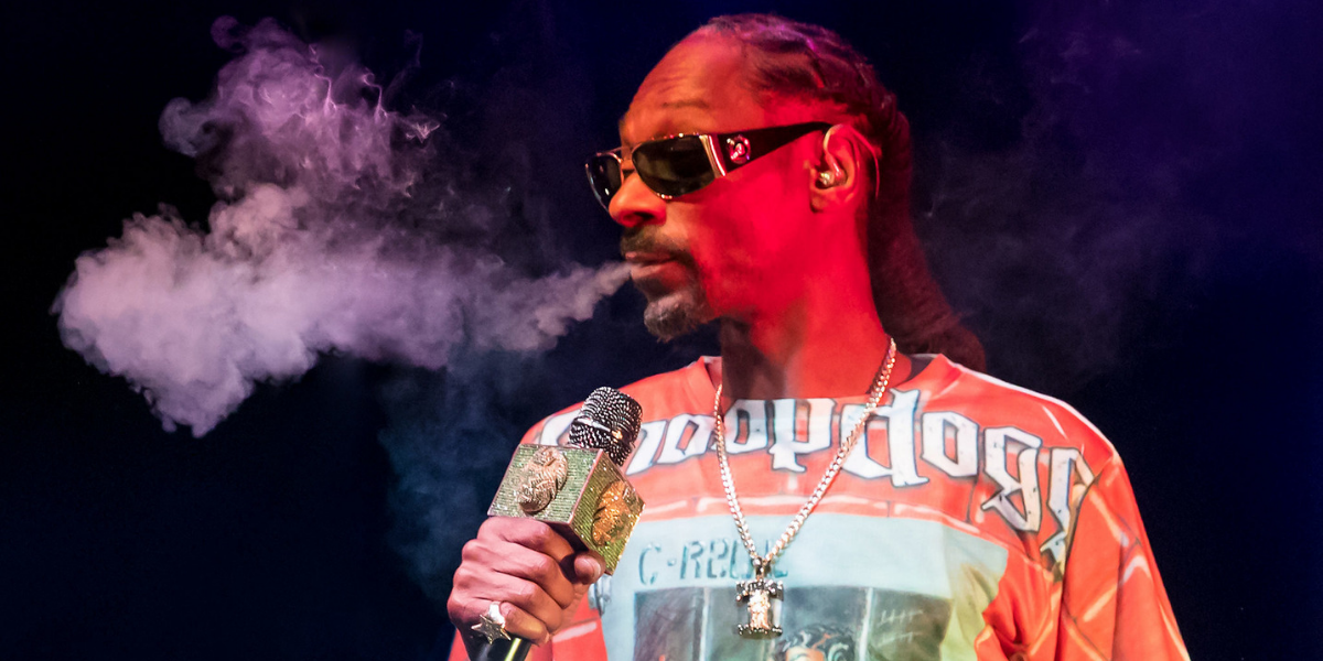 Traumjob-Alert: Snoop Dogg zahlt 50.000 Dollar an persönlichen Blunt-Dreher