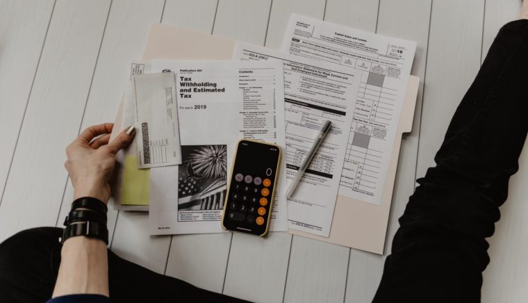 Fünf Experten-Tipps, wie Freelancer*innen die Kontrolle über ihre Finanzen behalten können
